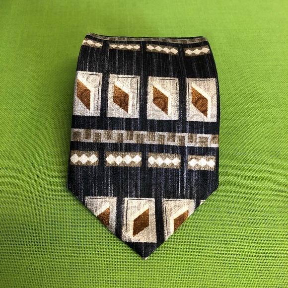 🎉SALE🎉Brown diamonds silk tie - Picture 6 of 6